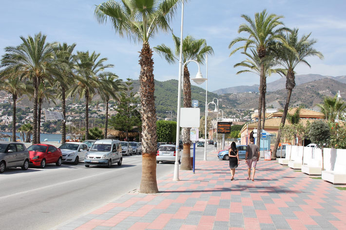 Ciudadanos reivindica para La Herradura un paseo marítimo que ordene la zona y mejore la accesibilidad a las playas